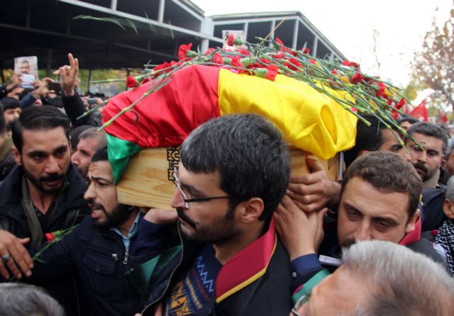 Ντιγιάρμπακιρ: Πενήντα χιλιάδες άνθρωποι στην κηδεία του Ταχίρ Ελτσί